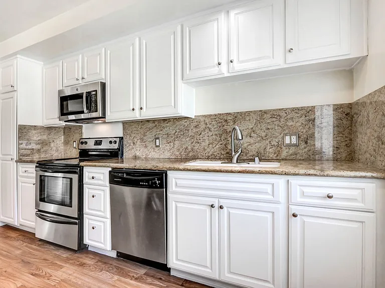 1319 Berkeley St in Santa Monica - large apartments, feels like a condo! — Photo 5