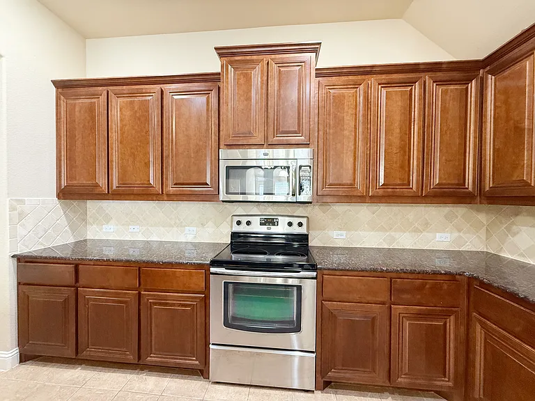 4303 Oak Bluff Dr — Photo 11