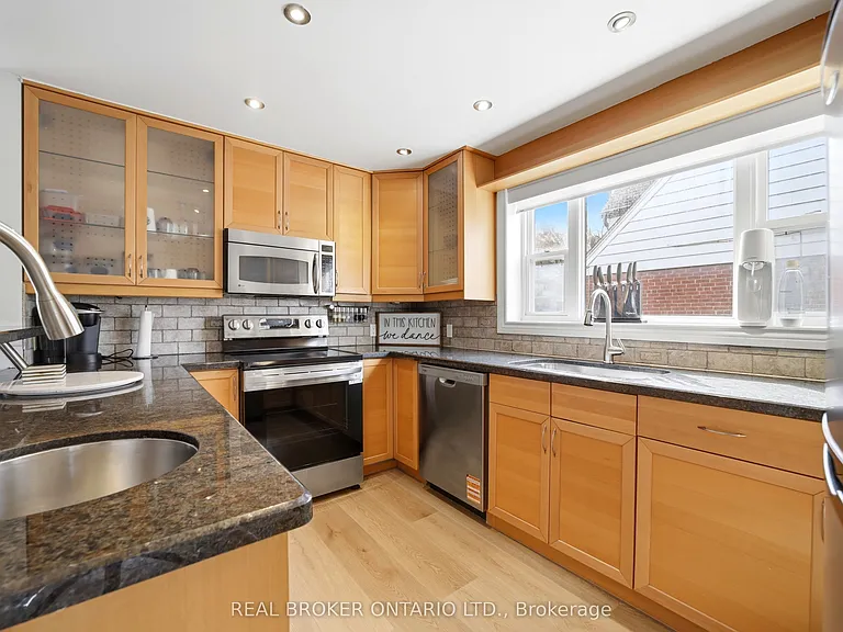 24 Glenburn Ave #UPPER — Photo 7