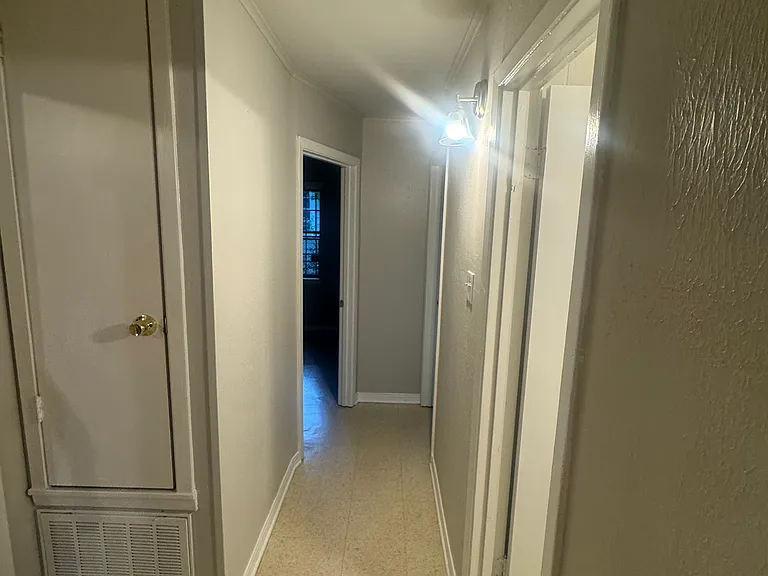 746 W 69th St — Photo 3