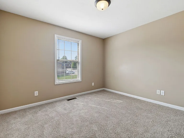 1723A Thistlewood Dr — Photo 16