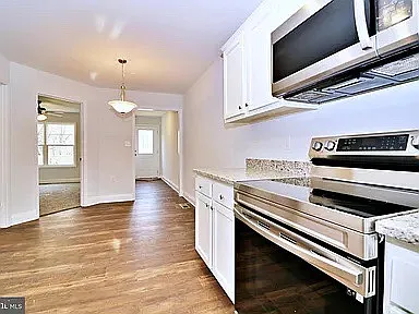 528 E North St — Photo 5