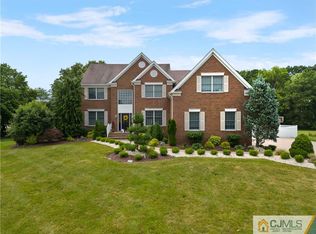2 Garden Terrace Ct, Monroe, NJ 08831