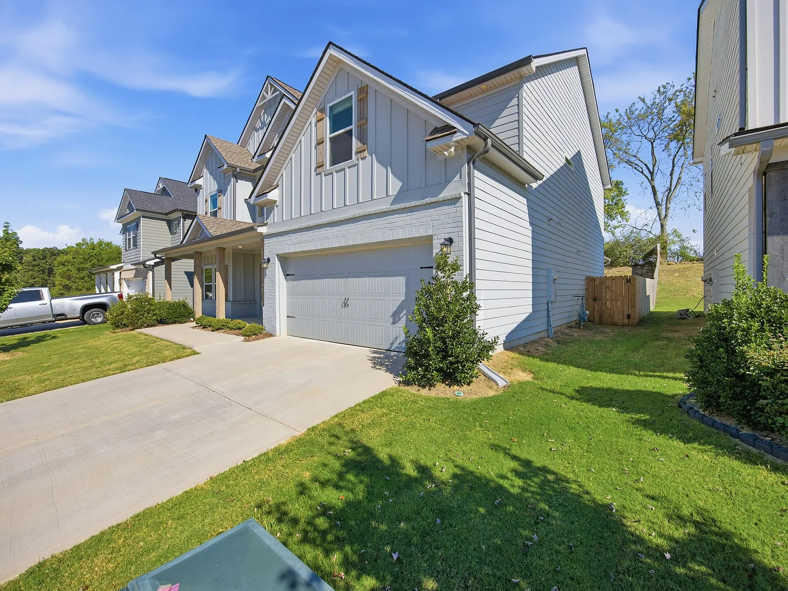5 bed, 3403 sqft, $3,600 — Photo 3