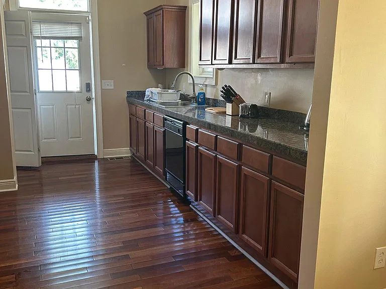 2231 Whitaker St #LOWER — Photo 9