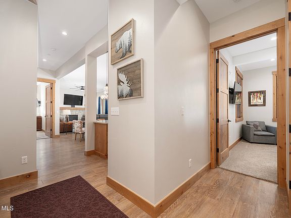 3rd image of 16 SPRINGVIEW LN A-102