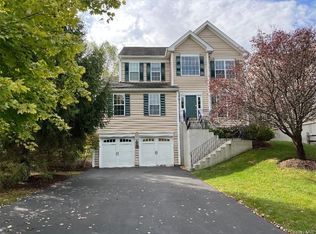 624 Creekside Ln, Fishkill, NY 12524