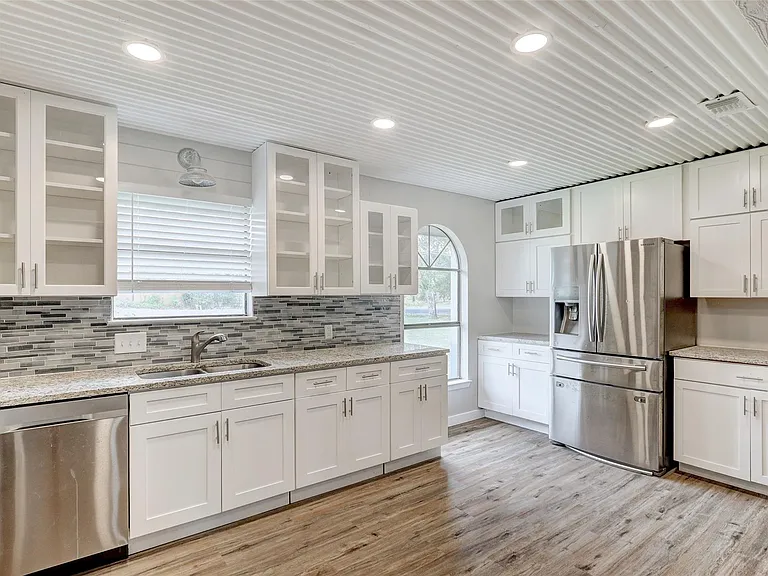 820 Stadium Dr — Photo 8
