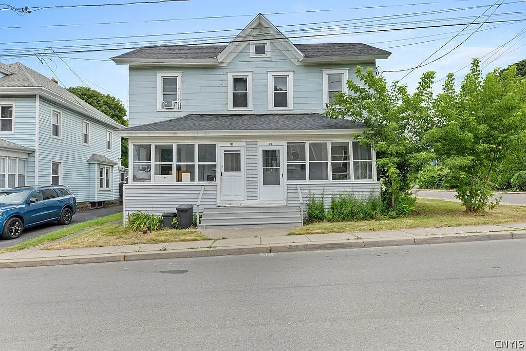 3 bed, 1.0 bath, 3056 sqft, $1,500 — Photo 1