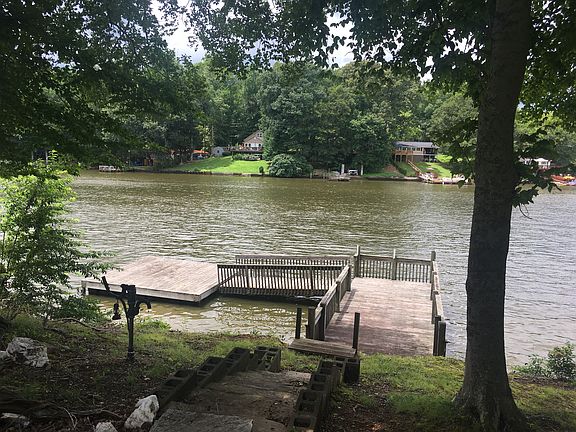 4th image of 940 Lake Dr #9