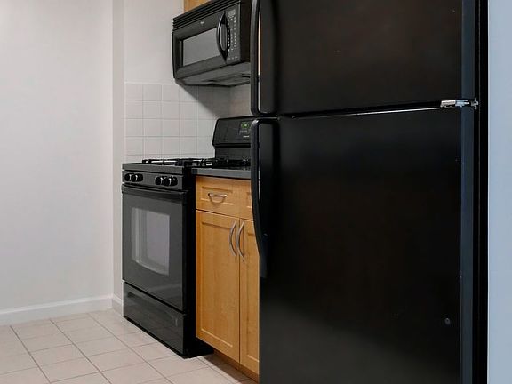 4th image of 229 Chrystie St APT 1004