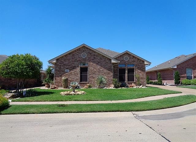 1st image of 221 Oleander Pl