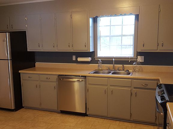 3rd image of 3303 Royal Oak Cir