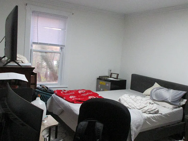 107 W State St — Photo 17