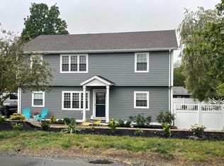 11 Foster St, Danvers, MA 01923