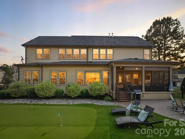 301 Pecan Ridge Ct, Matthews, NC 28104