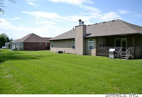4th image of 200 Woods Manor Dr