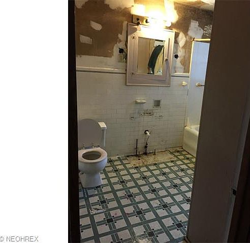 2nd image of 768 Storer Ave
