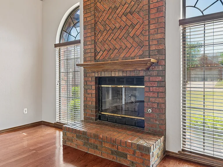 1809 Courtney Ln — Photo 6