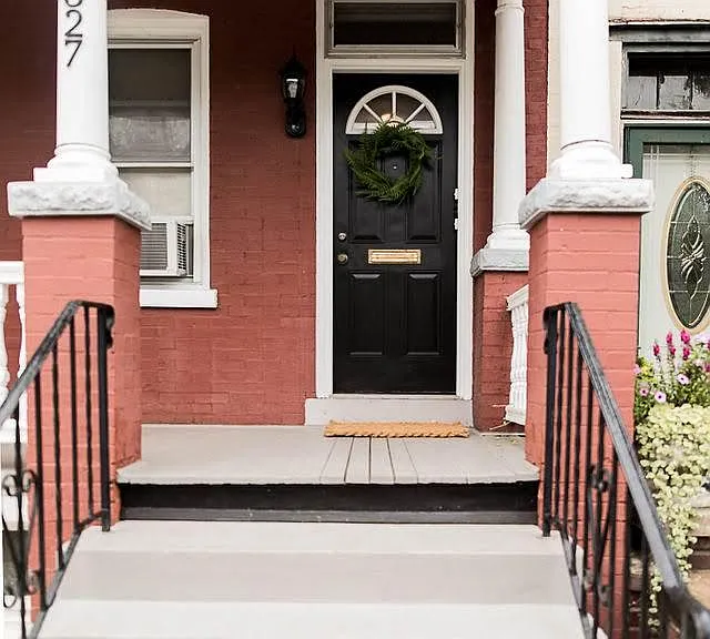 327 N Charlotte St — Photo 1