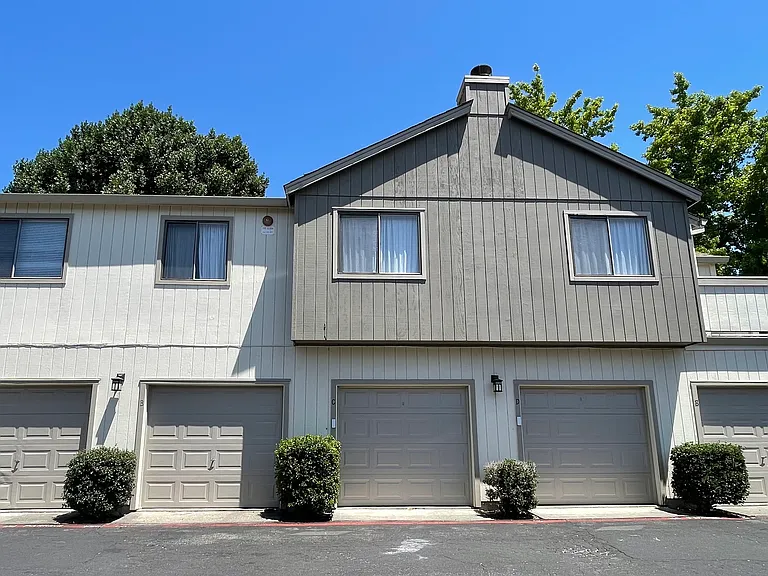 2527 Westberry Dr — Photo 2