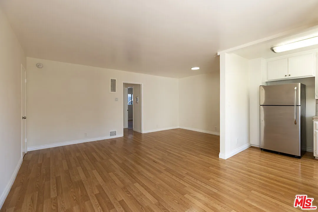 2 bed, 2.0 bath, 1000 sqft, $3,180 — Photo 4