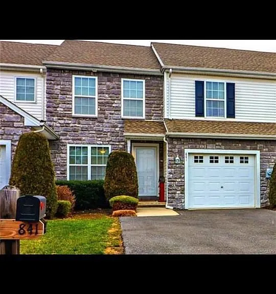 841 N Fork Dr — Photo 2
