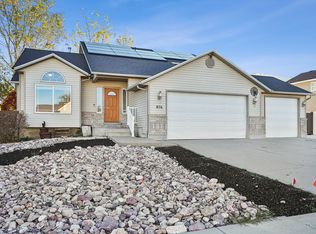 876 N Fox Run Dr, Tooele, UT 84074