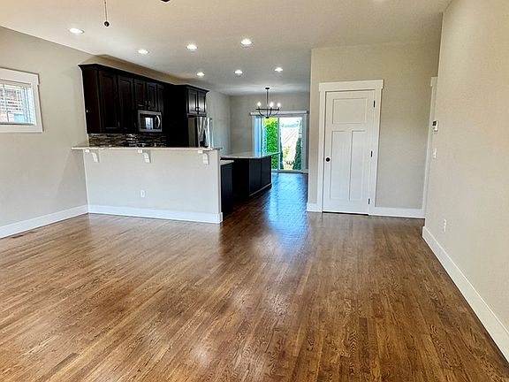 3rd image of 1135 Cross Pointe Dr