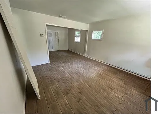 3 bed, 910 sqft, $1,200 — Photo 2