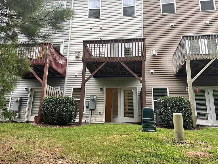 1668 Holly Grove Way — Photo 9