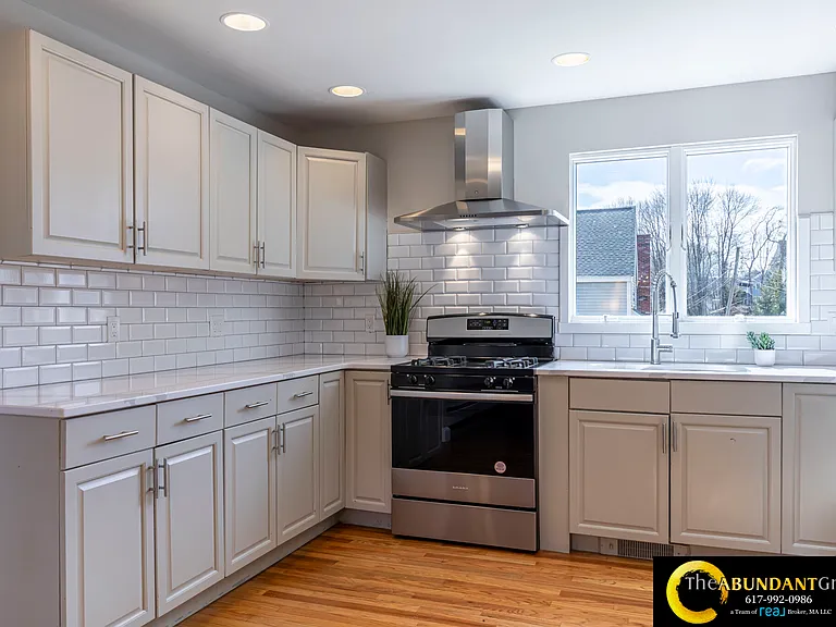 270 Cross St — Photo 4