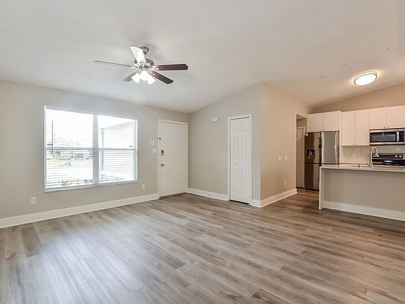 5th image of 2746 Woodruff Dr
