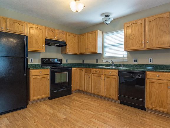 5th image of 360 E Cardinal Glen Dr