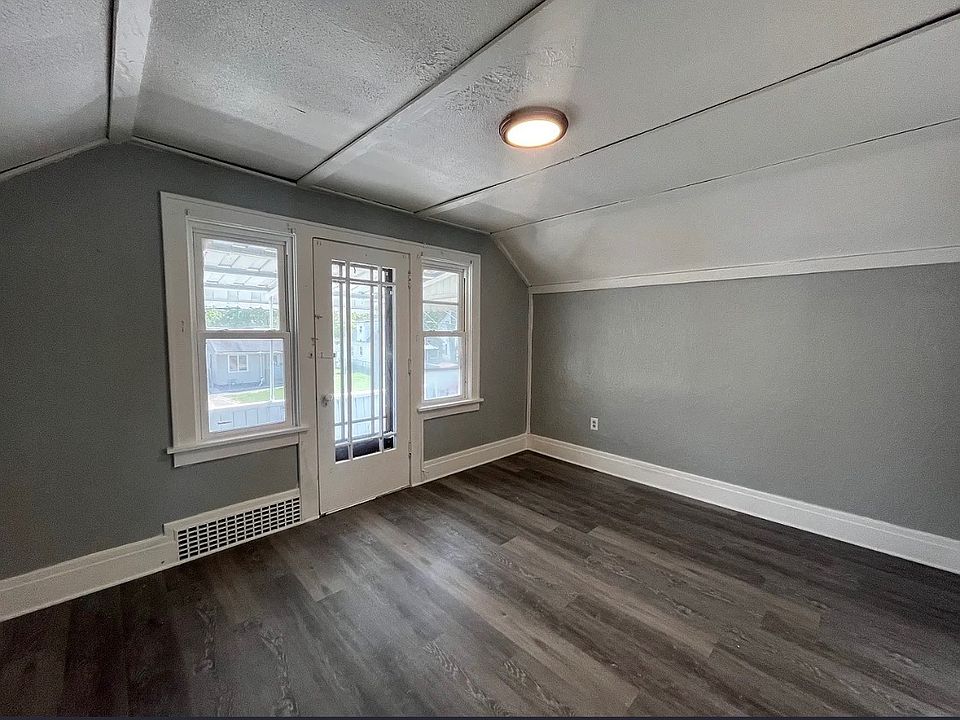 1st image of 2858 McKoon Ave #2