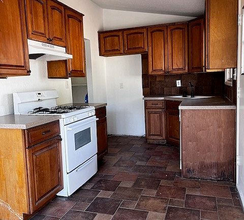 5th image of 26930 14th St