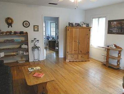 4th image of 194 SE Saint Johns St