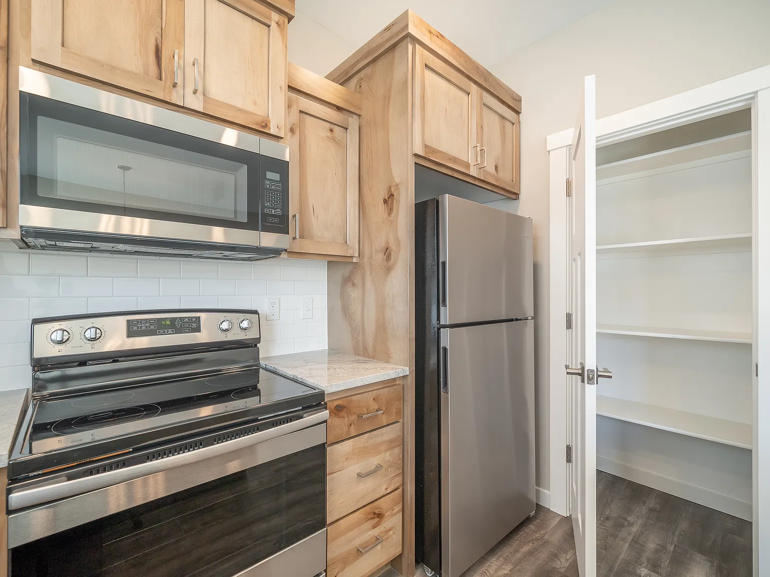 3 bed, 2.5 bath, 1437 sqft, $1,745 — Photo 3