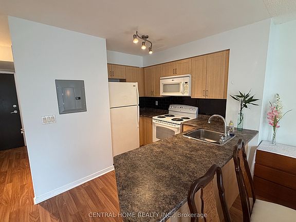 4th image of 76 Shuter St #1207