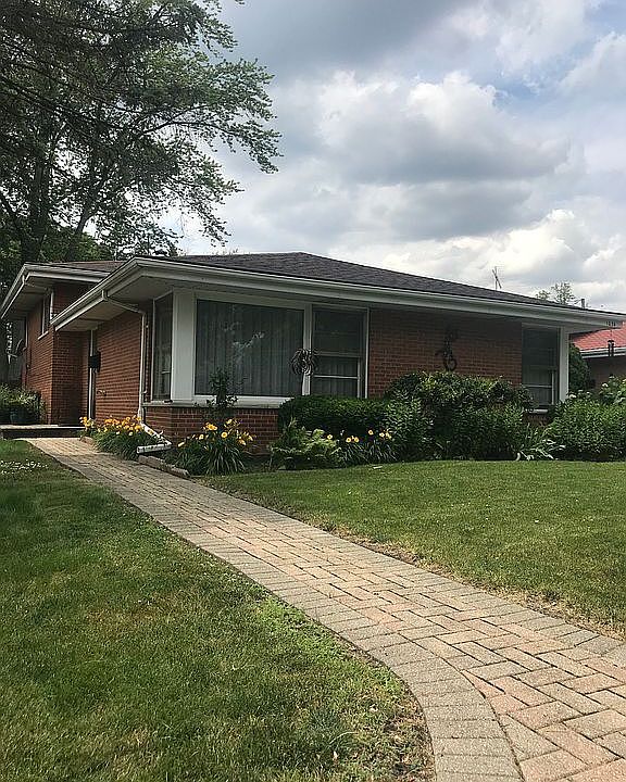 Brick paved walkway to front