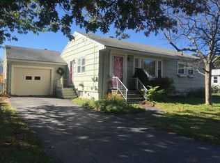 18 Crescent View Ave, Cape Elizabeth, ME 04107