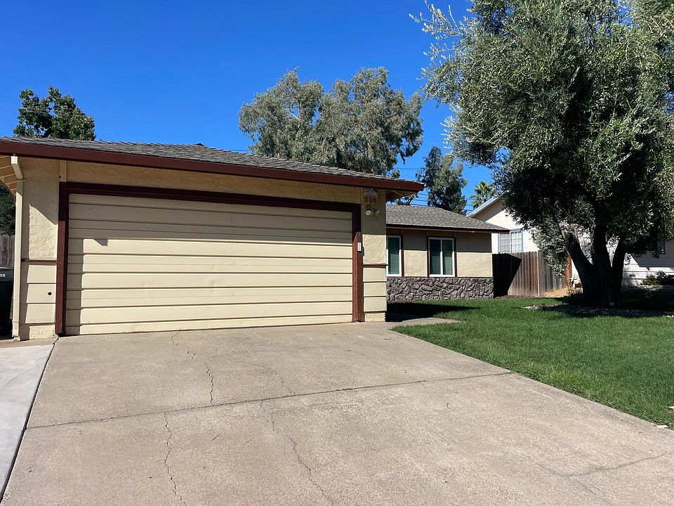 1st image of 300 Canterbury Ave