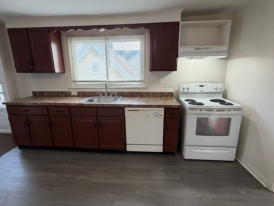 1st image of 33 Howard St #2