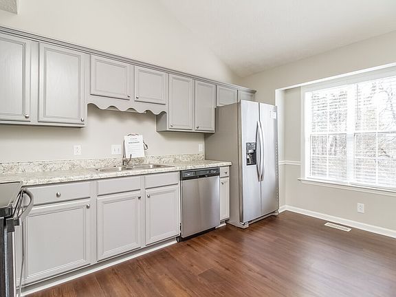 5th image of 3261 Clapham Rd