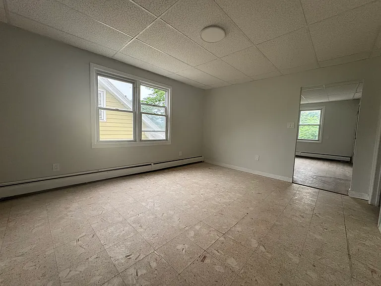 21 Manhan St #2L — Photo 7