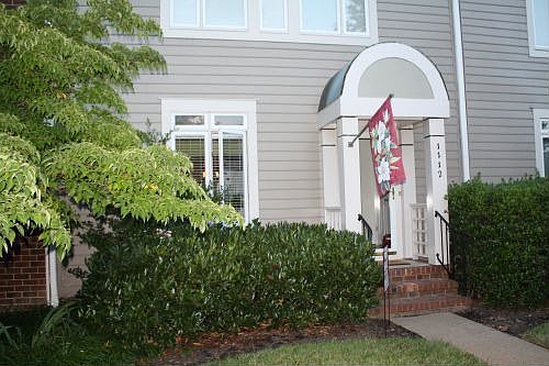 Exceptional townhome in Waterford Rhye