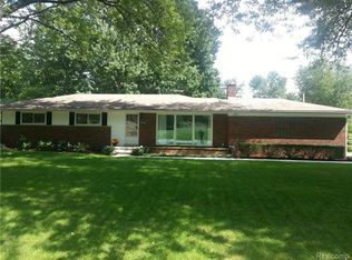 28198 Hawberry Rd, Farmington Hills, MI 48331