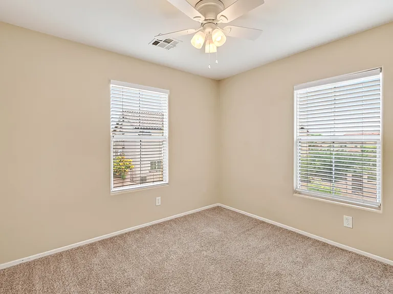 1089 Paradise Coach Dr — Photo 10