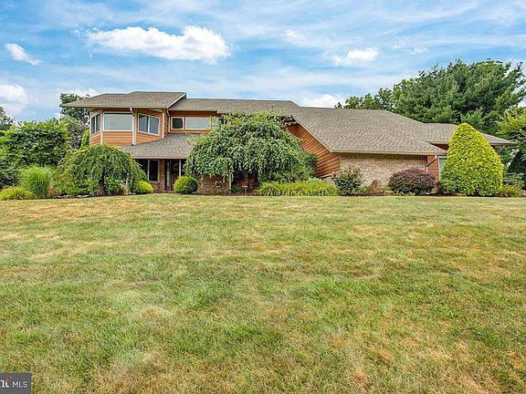 2nd image of 1112 Riverview Dr