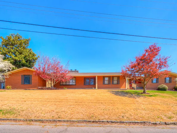 666 Cardinal Dr, Pulaski, VA 24301